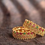 亚洲男子在迪拜销售高档“假手镯”，被判赔偿90000迪拉姆-彩民之家-彩票策略-彩民交流网